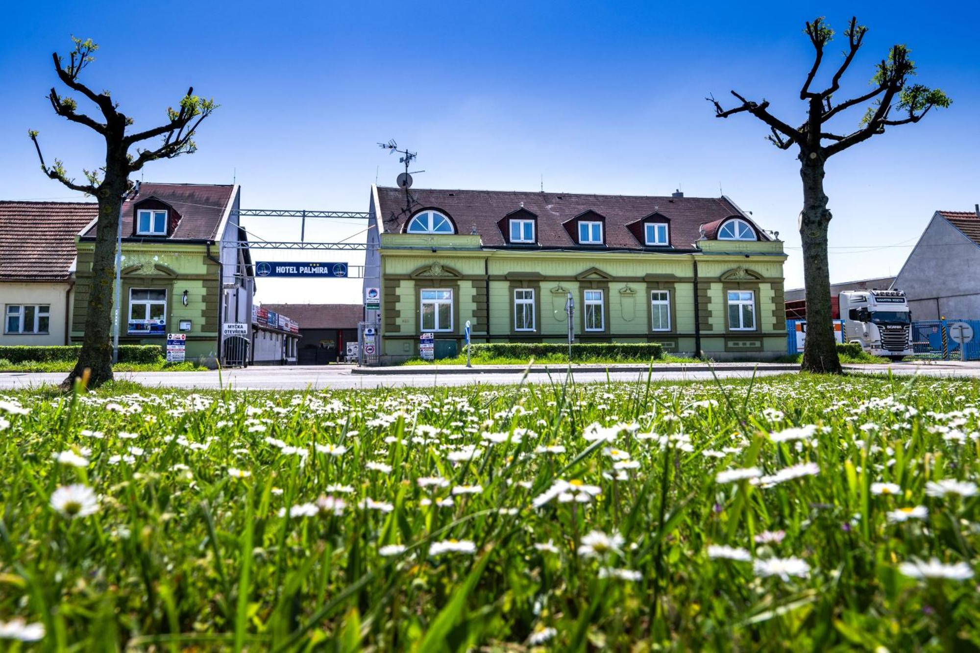 Hotel&SPA centrum PALMIRA Uherský Brod Exterior foto